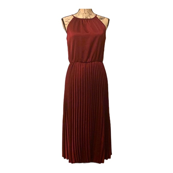 Francesca's Collections Dresses & Skirts - Francesca’s Miami Maroon Pleated Dress Size M